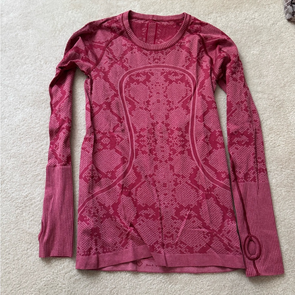 Lululemon Swiftly Tech Long Sleeve size 6 red snake print